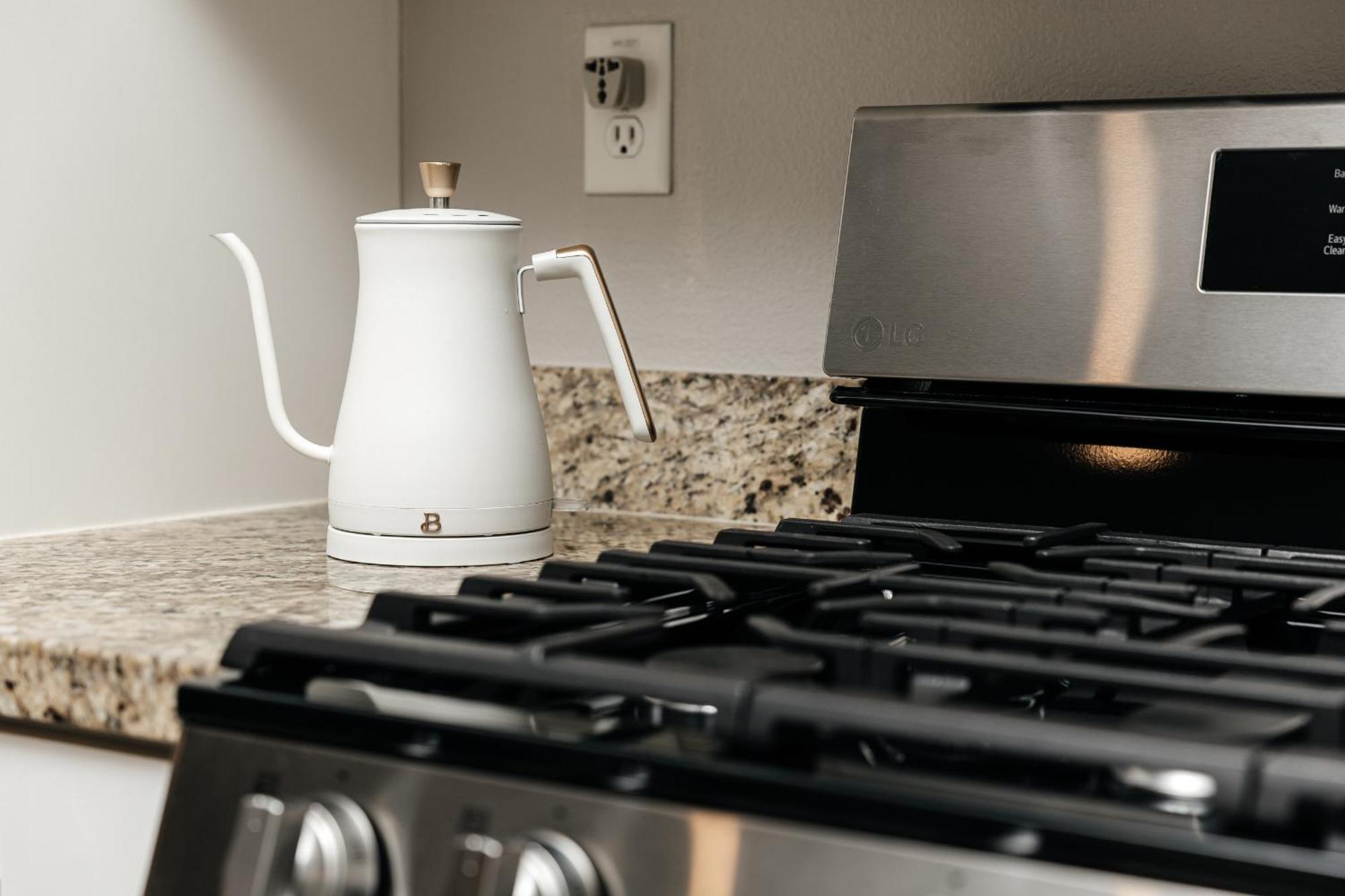 Elite 2bd In Miracle Mile Appartamento